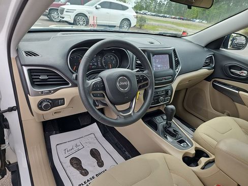 Used 2020 Jeep Cherokee Latitude FWD image 19