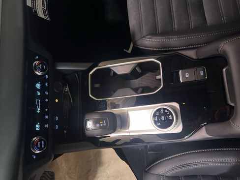 New 2025 Mitsubishi Outlander SE image 19