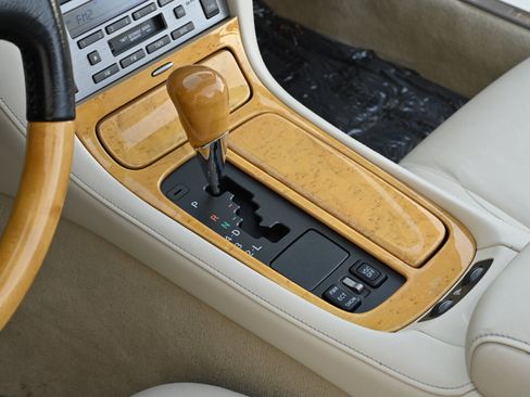 Used 2004 Lexus SC 430 Convertible image 25