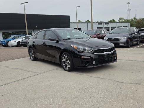 Used 2019 Kia Forte LXS FWD image 2