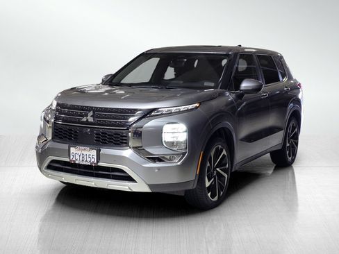 Used 2022 Mitsubishi Outlander SE image 3