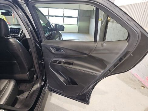 Used 2023 Chevrolet Equinox Premier image 19