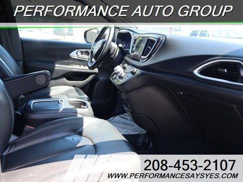Used 2020 Chrysler Pacifica Touring-L Plus FWD image 2