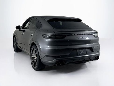 Certified 2022 Porsche Cayenne Turbo S image 3