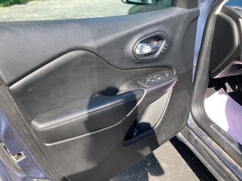 Used 2019 Jeep Cherokee Limited AWD/4WD image 15