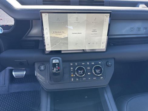 Used 2025 Land Rover Defender 110 AWD/4WD image 26