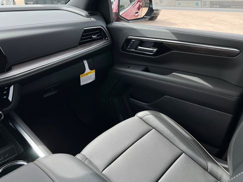 New 2026 Chevrolet Suburban Premier AWD/4WD image 11