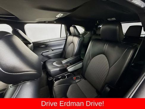 Used 2023 Toyota Highlander XSE FWD image 8