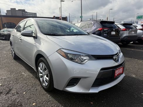 Used 2015 Toyota Corolla LE image 2