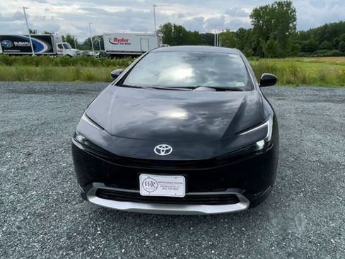 New 2026 Toyota Prius Plug-In Hybrid FWD image 3