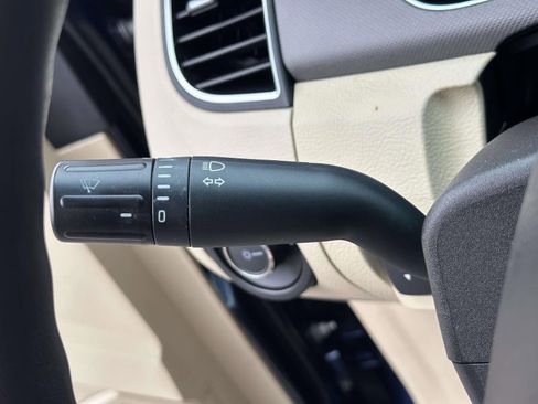 Used 2017 Ford Taurus SE image 16