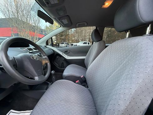 Used 2011 Toyota Yaris 2-Door Hatchback image 14