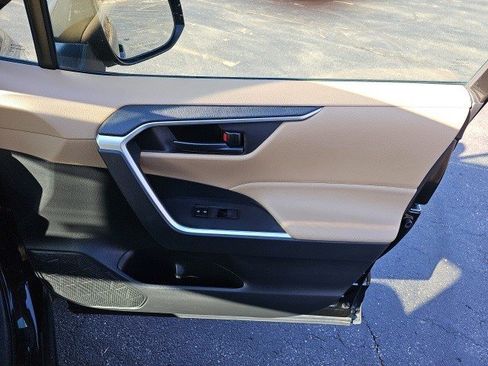 Used 2022 Toyota RAV4 LE image 15