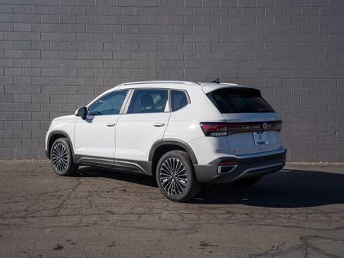 New 2026 Volkswagen Taos SE image 4