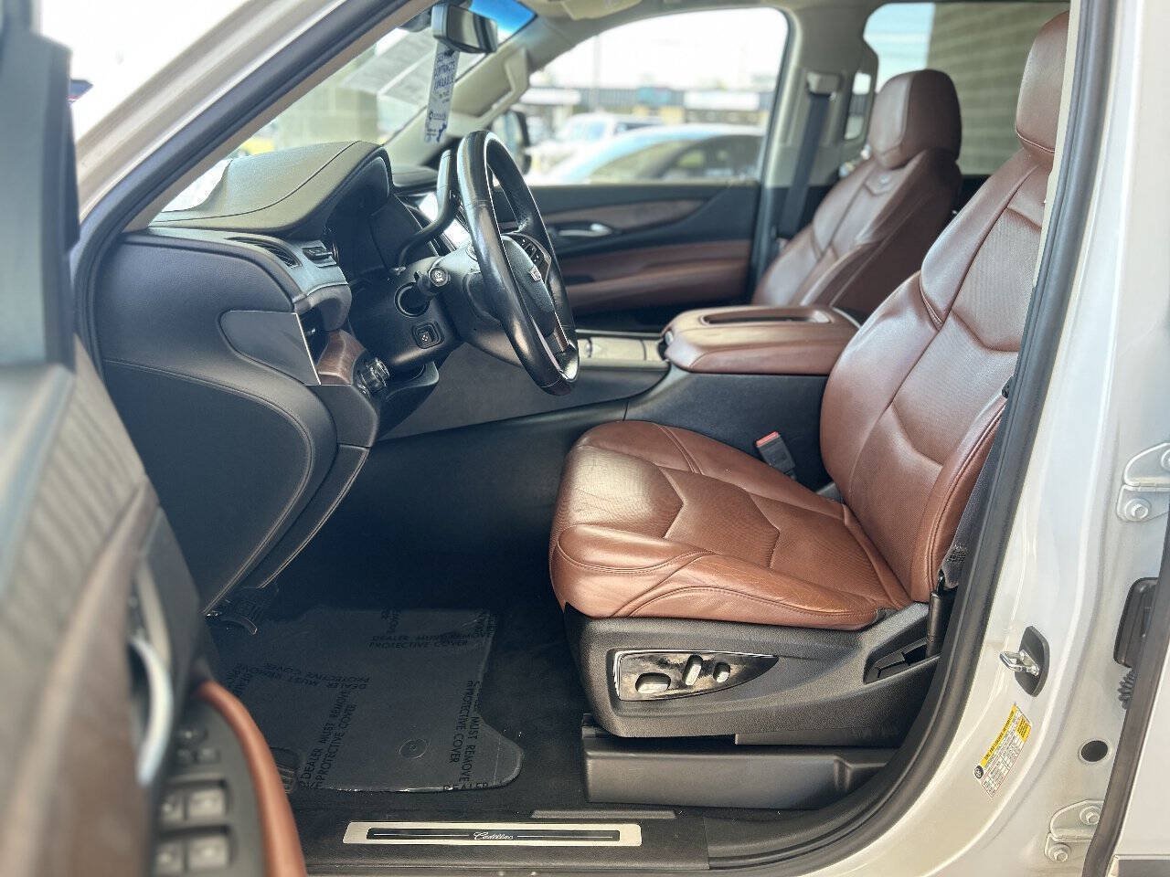 Used 2017 Cadillac Escalade ESV Luxury AWD/4WD image 39