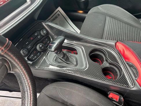 Used 2017 Dodge Challenger SXT image 19