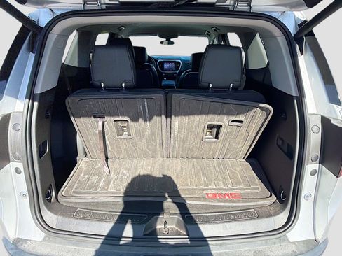 Used 2017 GMC Acadia SLT image 8