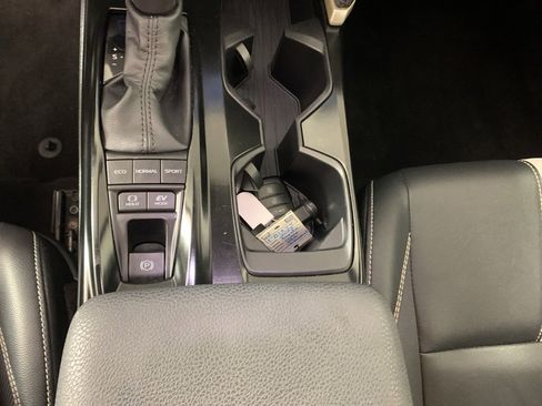 Used 2025 Toyota Camry SE image 26