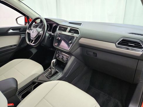 Used 2019 Volkswagen Tiguan SE FWD image 25
