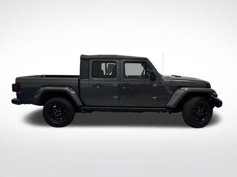 Used 2022 Jeep Gladiator Willys image 2