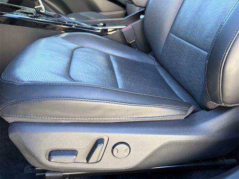 Used 2023 Kia Niro SX Touring image 13