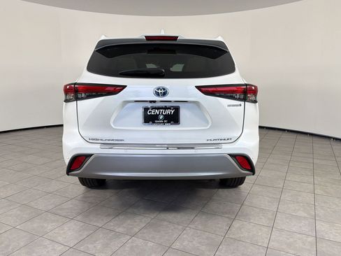 Used 2023 Toyota Highlander Platinum FWD image 10