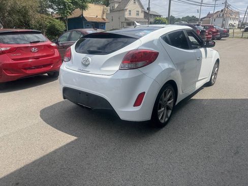 Used 2017 Hyundai Veloster FWD image 5