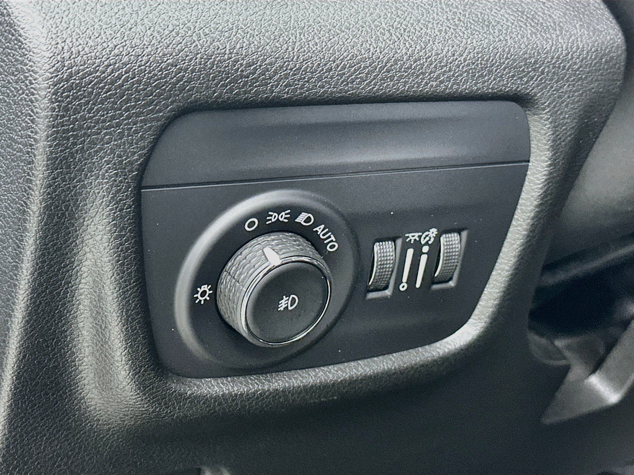 Used 2023 Jeep Grand Cherokee Limited RWD image 10
