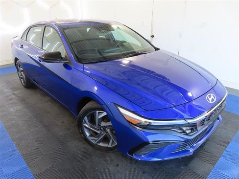 Used 2025 Hyundai Elantra Sport FWD image 5