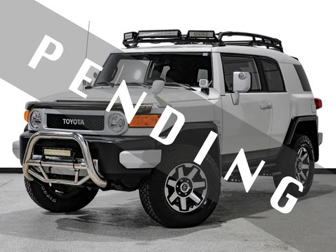 Used 2014 Toyota FJ Cruiser Sport Utility 2D w/ Upgrade Package image 1