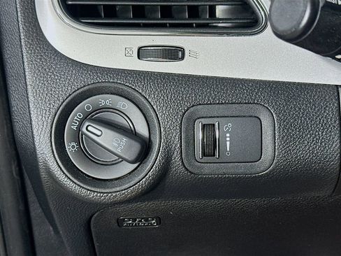 Used 2014 Dodge Journey Limited w/ Flexible Seating Group FWD image 22