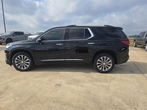 Used 2023 Chevrolet Traverse Premier FWD image 5