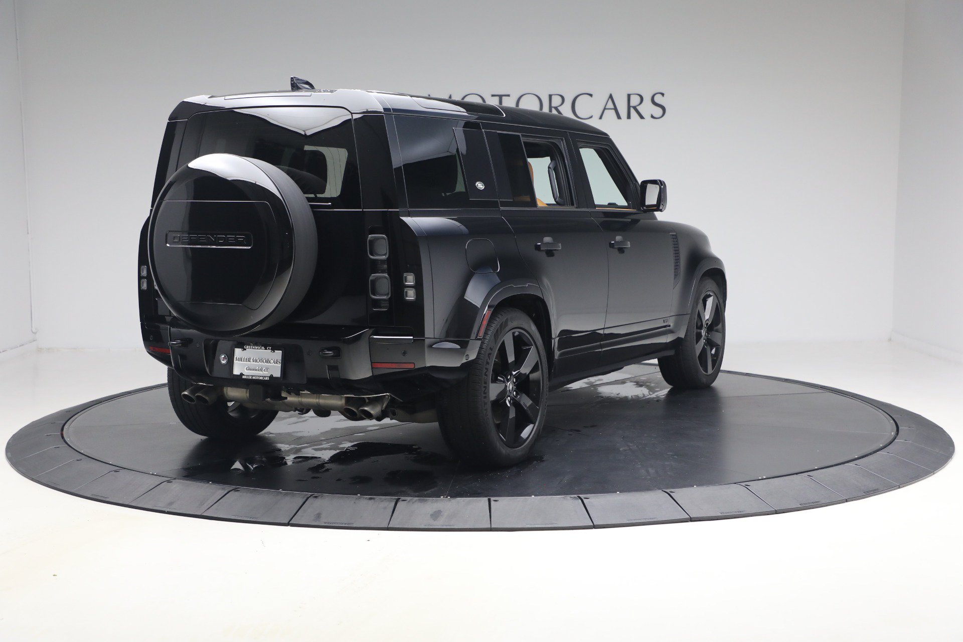 Used 2024 Land Rover Defender 110 V8 AWD/4WD image 7