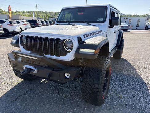 Used 2024 Jeep Wrangler Unlimited Rubicon w/ Convenience Group AWD/4WD image 11