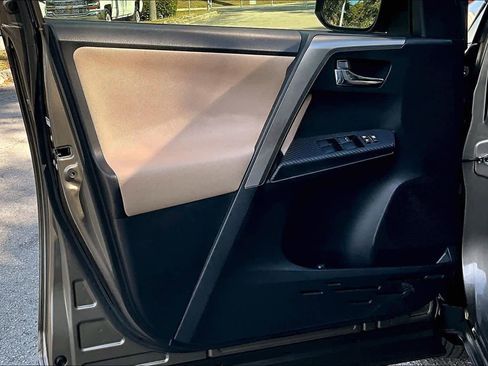 Used 2015 Toyota RAV4 XLE image 25