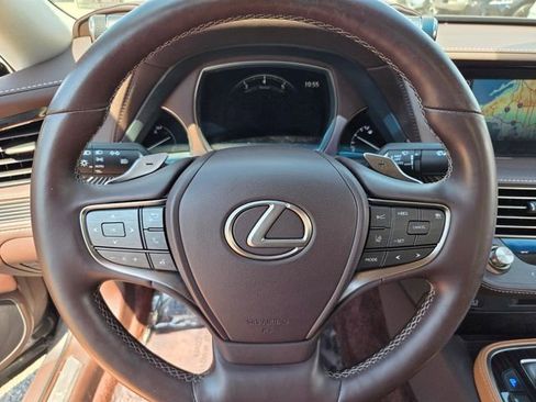 Used 2019 Lexus LS 500 w/ Accessory Package (Z2) RWD image 27