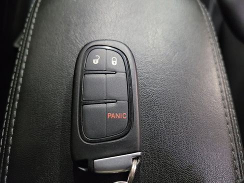 Used 2020 Jeep Cherokee Latitude Plus AWD/4WD image 32