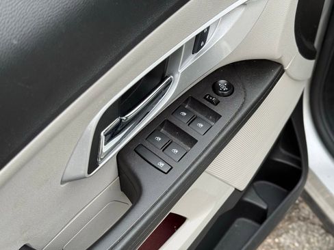 Used 2017 Chevrolet Equinox LS FWD image 16