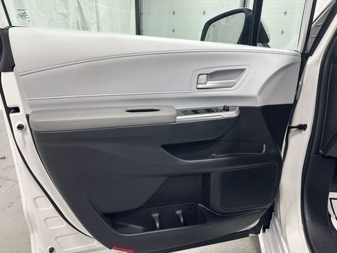 Used 2025 Toyota Sienna LE image 8