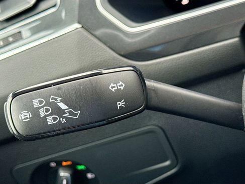 Used 2022 Volkswagen Tiguan SE image 13