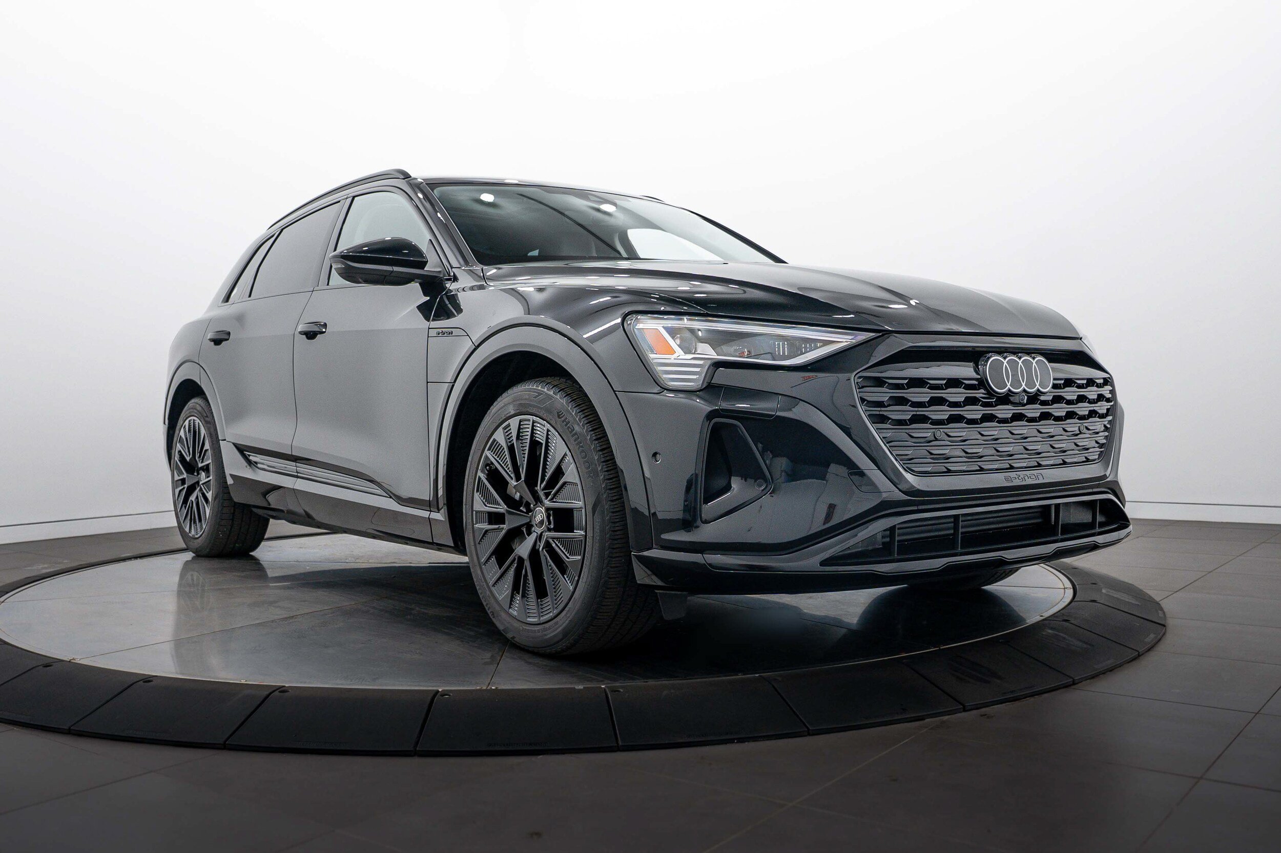 Used 2024 Audi Q8 e-tron Prestige AWD/4WD image 1