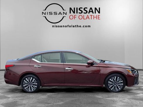 Used 2024 Nissan Altima 2.5 SV w/ SV Premium Package FWD image 29