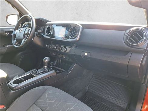 Used 2018 Toyota Tacoma TRD Off-Road image 18