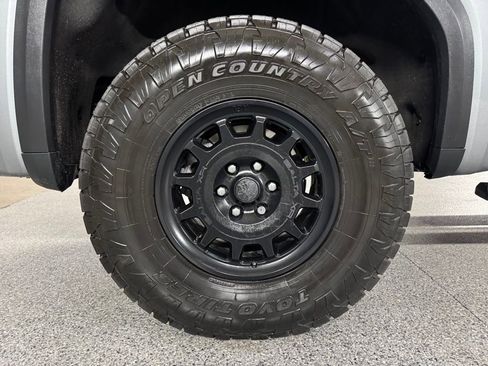 Used 2024 GMC Sierra 1500 AT4X image 9