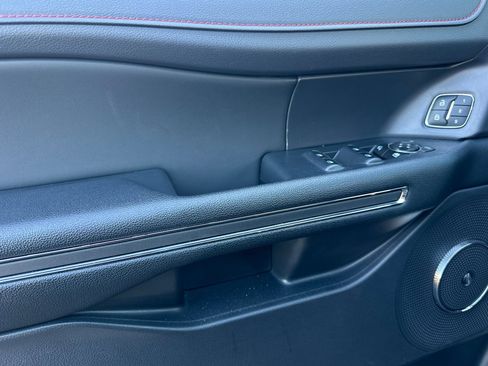 Used 2024 Ford Expedition Limited image 11