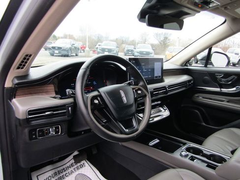 Used 2025 Lincoln Corsair Grand Touring w/ Equipment Group 301A AWD/4WD image 11