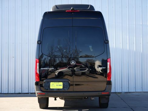 Used 2024 Mercedes-Benz Sprinter 2500 image 11