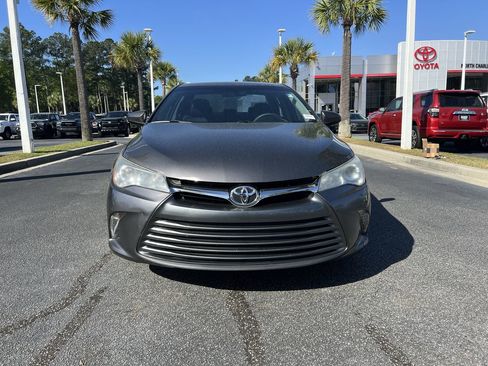 Used 2017 Toyota Camry XLE image 3