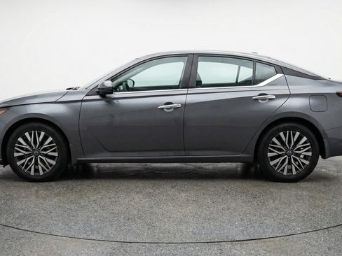 Used 2025 Nissan Altima 2.5 SV FWD image 5
