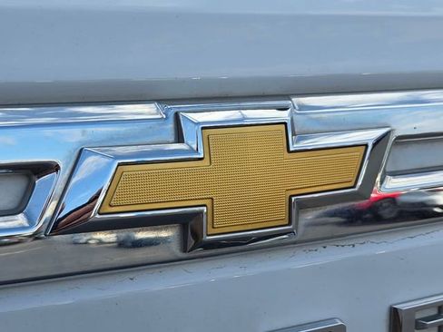 Used 2023 Chevrolet Suburban Premier AWD/4WD image 17